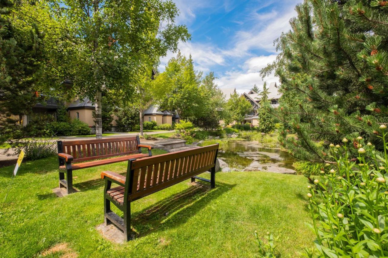 Villa Lagoons by Outpost à Whistler Extérieur photo