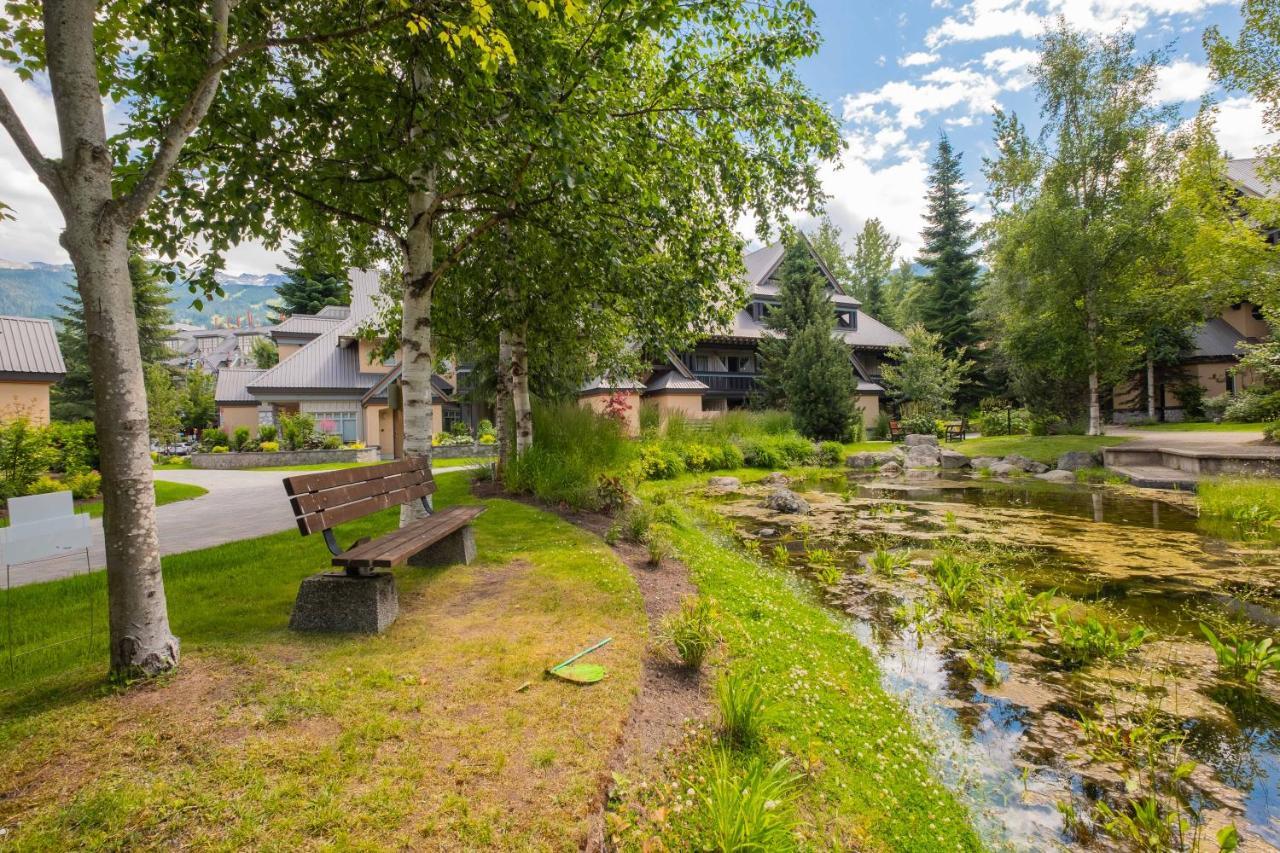 Villa Lagoons by Outpost à Whistler Extérieur photo